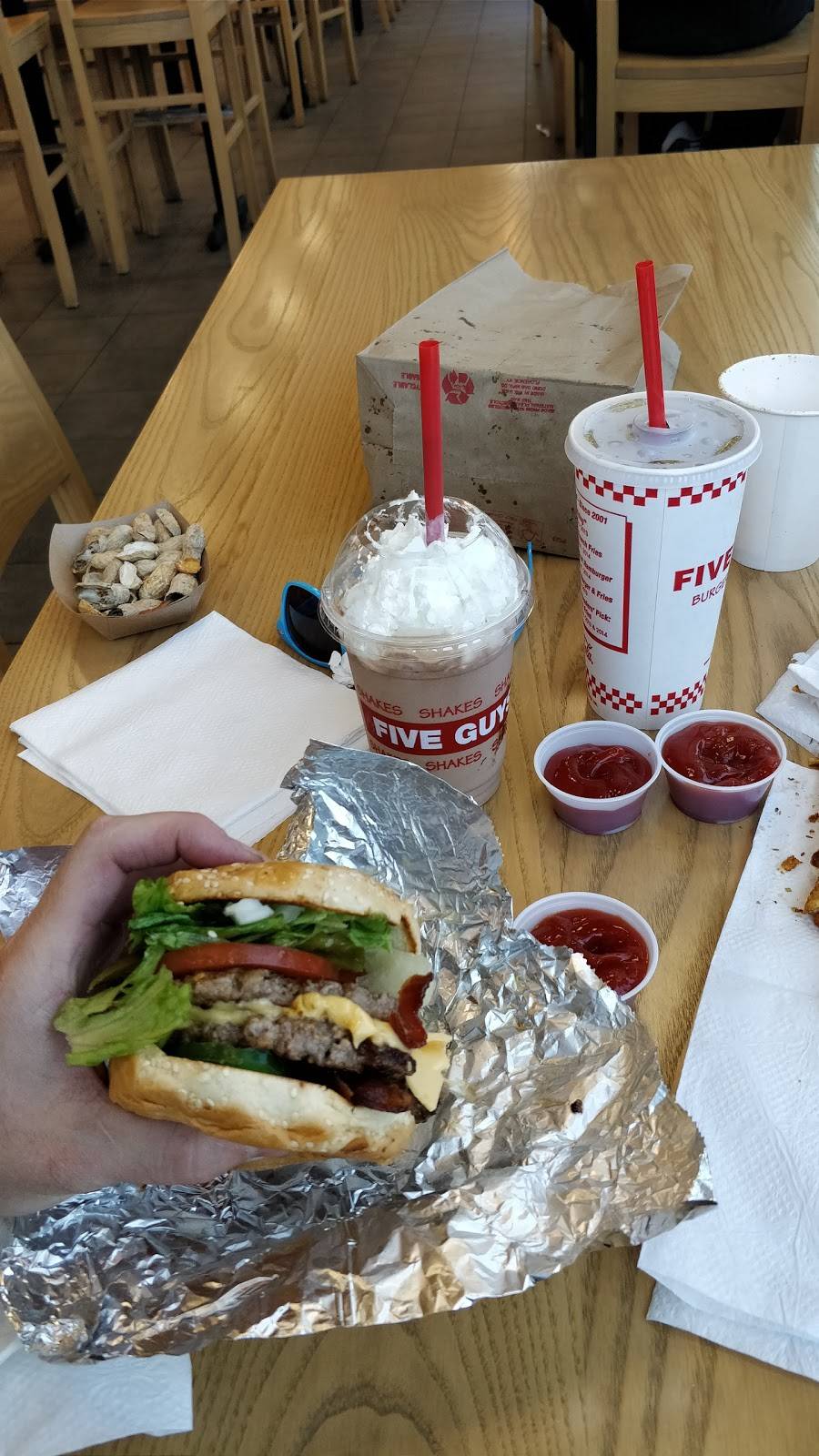 Five Guys | meal takeaway | 201 E Magnolia Blvd, Burbank, CA 91502, USA | 8187515017 OR +1 818-751-5017