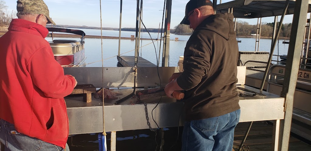 Sunset Bay Resort And Marina | restaurant | 60 Mansard Island Dr, Springville, TN 38256, USA | 7316425590 OR +1 731-642-5590