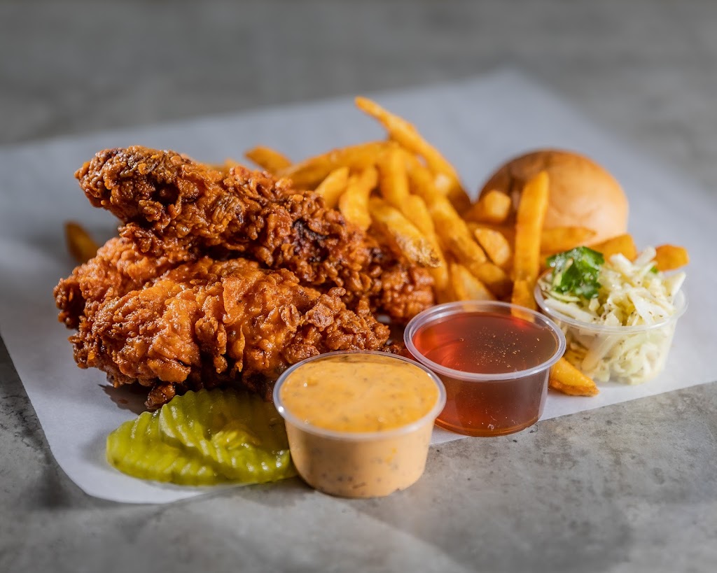 Twist Hot Chicken | restaurant | 8386 W Thunderbird Rd Suite 103, Peoria, AZ 85381, USA | 6232172714 OR +1 623-217-2714