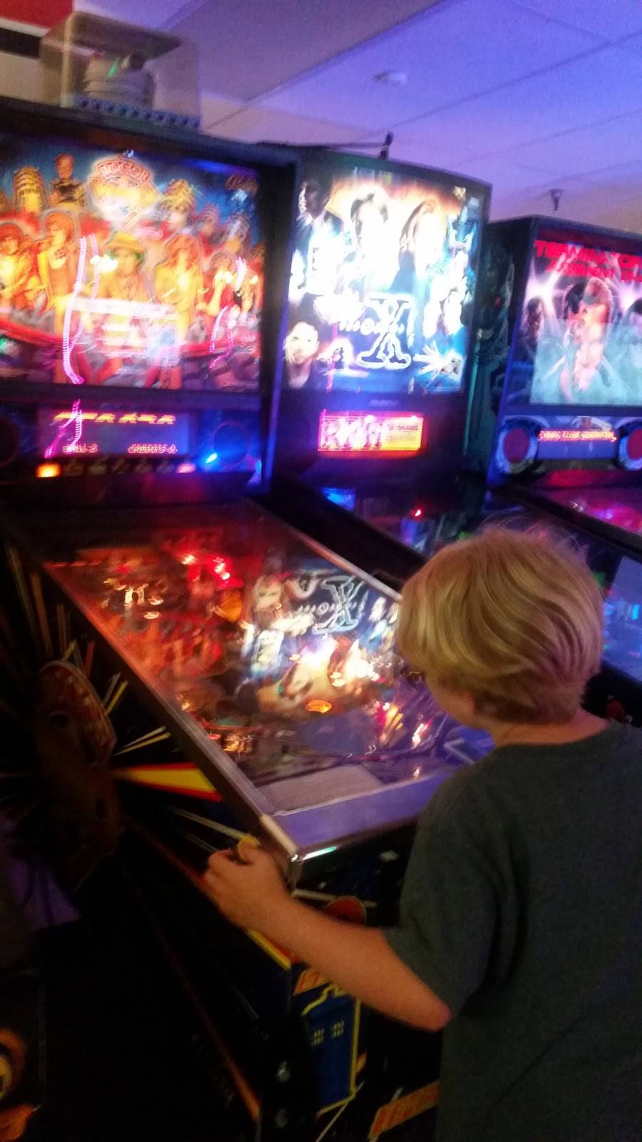 Pinballz Arcade | restaurant | 8940 Research Blvd, Austin, TX 78758, USA | 5124208458 OR +1 512-420-8458