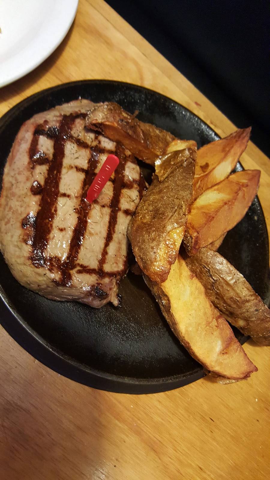 Binions Roadhouse | restaurant | 1565 4 Seasons Blvd, Hendersonville, NC 28792, USA | 8286930492 OR +1 828-693-0492