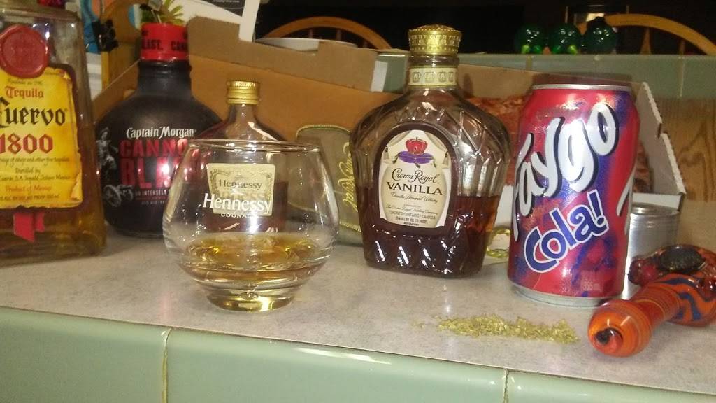 Shantie Food & Spirit | restaurant | 3535 E 9 Mile Rd, Warren, MI 48091, USA | 5867555055 OR +1 586-755-5055