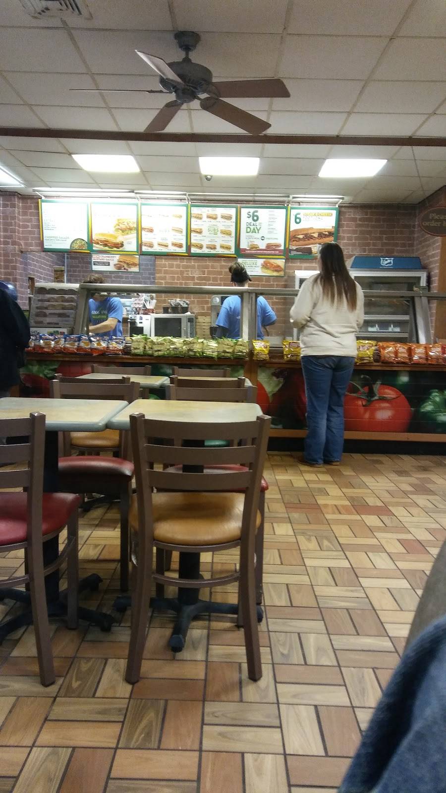 Subway Restaurants | restaurant | 323 S Oak St, Fortville, IN 46040, USA | 3174854177 OR +1 317-485-4177