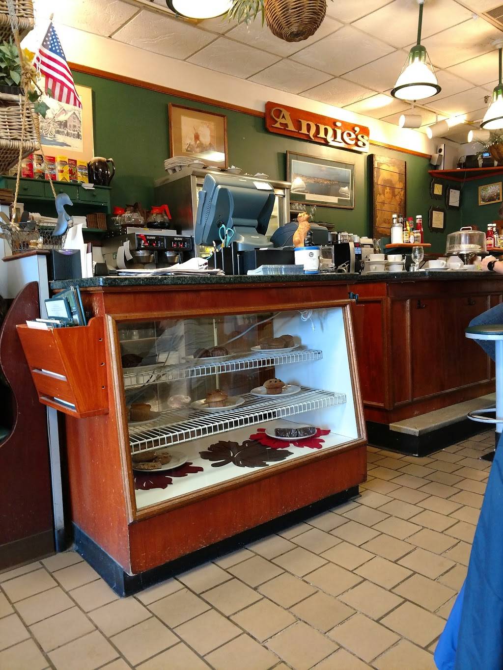 Annies | restaurant | 176 Bellevue Ave, Newport, RI 02840, USA | 4018496731 OR +1 401-849-6731