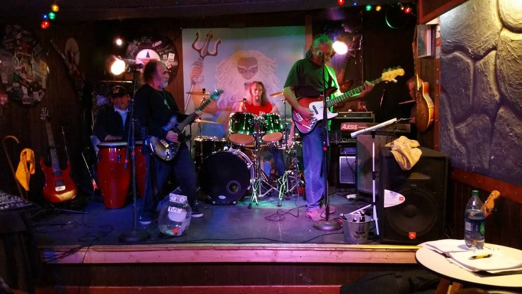 J.King Neptunes Restaurant | restaurant | 17115 Pacific Coast Hwy, Sunset Beach, CA 90742, USA | 5625924878 OR +1 562-592-4878