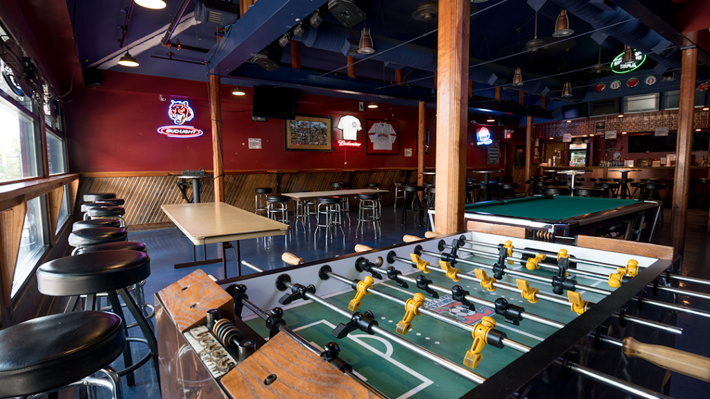 Skippers Pub & Top Deck | restaurant | 121 E High St, Oxford, OH 45056, USA | 5135230066 OR +1 513-523-0066