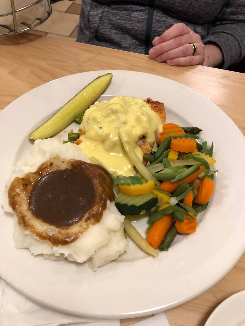 Village Restaurant | restaurant | 1540 Main St, Pleasant Valley, NY 12569, USA | 8456359976 OR +1 845-635-9976