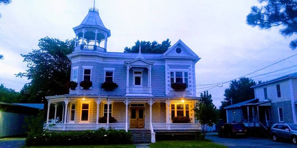 Cantine Le Pignon | restaurant | 103 Rue Béliveau, Saint-Léonard-dAston, QC J0C 1M0, Canada | 8193992116 OR +1 819-399-2116