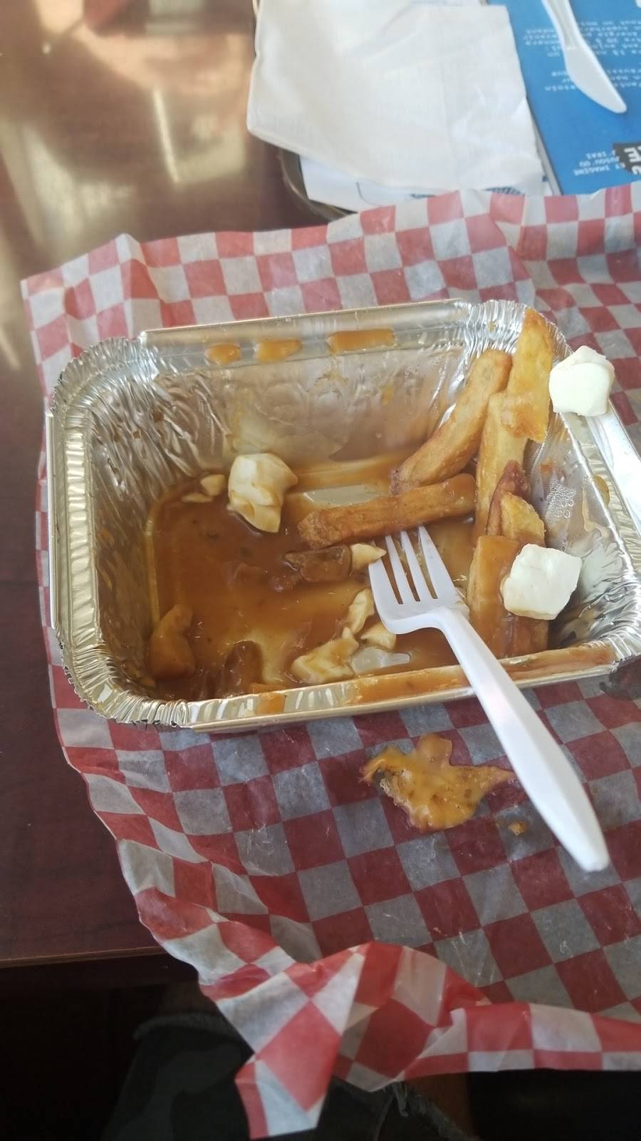 Restaurant Monsieur Poutine | restaurant | 4676 QC-112, Ascot Corner, QC J0B, Canada | 8198200220 OR +1 819-820-0220