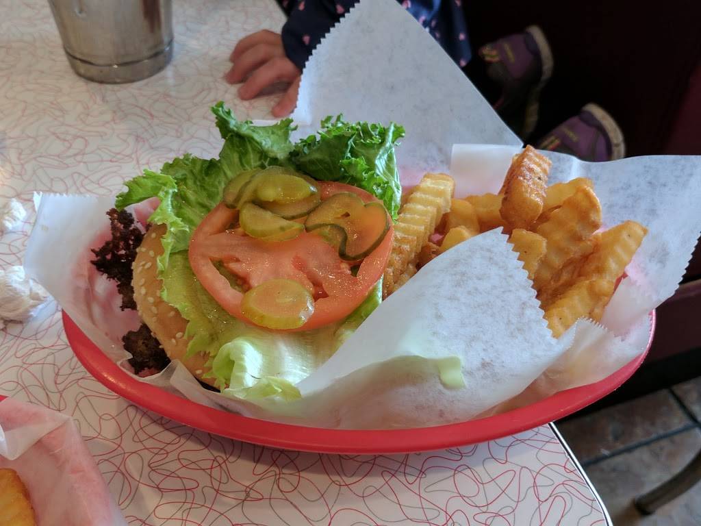 2Toots Train Whistle Grill | restaurant | 450 N Main St, Glen Ellyn, IL 60137, USA | 6308584300 OR +1 630-858-4300