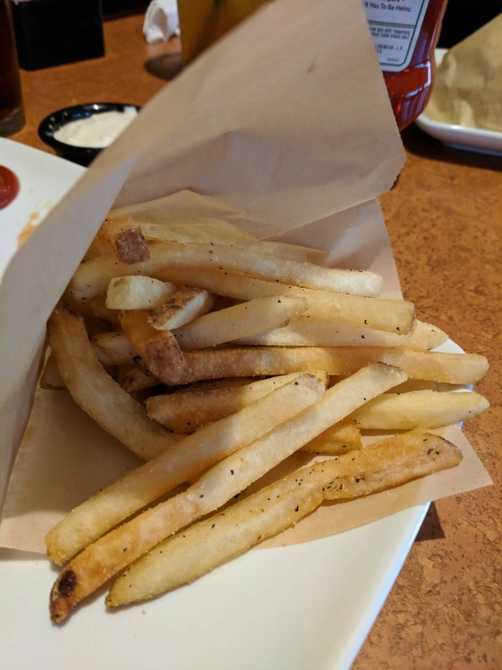 TGI Fridays | restaurant | 2190 Tyrone Blvd N, St. Petersburg, FL 33710, USA | 7273434394 OR +1 727-343-4394