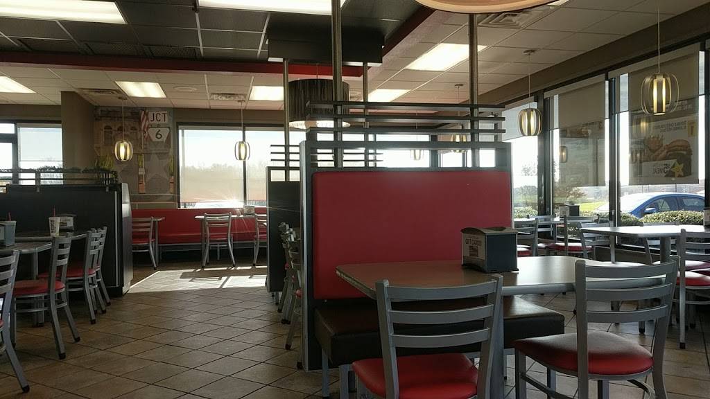 Hardees | restaurant | 102 S Military St #C157, Loretto, TN 38469, USA | 9318537820 OR +1 931-853-7820