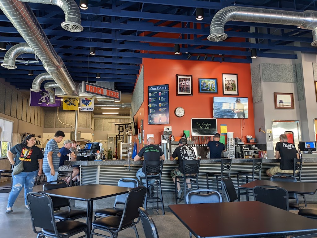 Dodge City Brewing | restaurant | 701 3rd Ave, Dodge City, KS 67801, USA | 6203713999 OR +1 620-371-3999