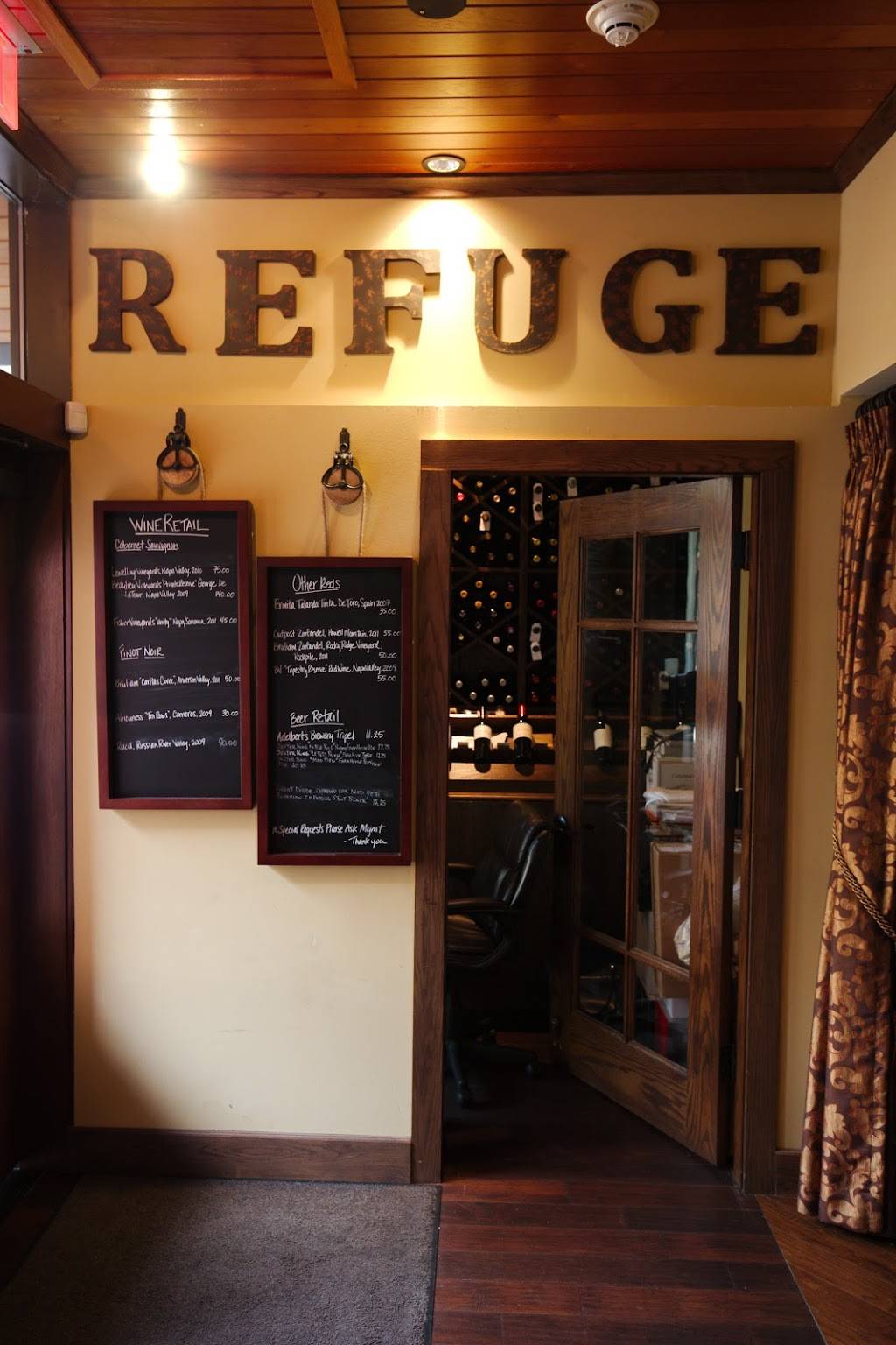 The Refuge Bar & Bistro | restaurant | 24 Waterway Ave #110, The Woodlands, TX 77380, USA | 7133895674 OR +1 713-389-5674