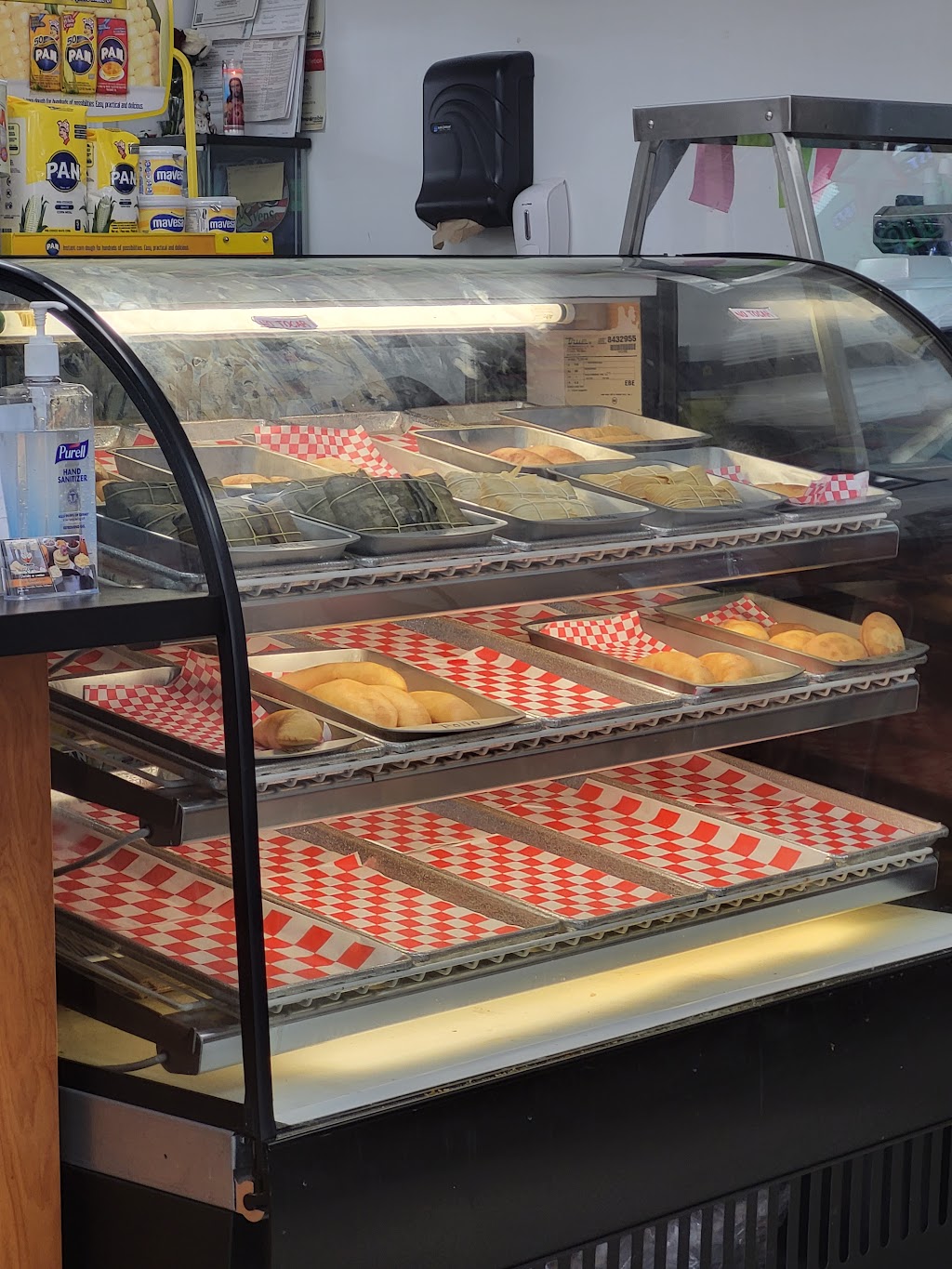 Arepas Venegara | restaurant | dentro de la gasolinera shell, 26700 S Dixie Hwy, Homestead, FL 33032, USA | 7864263342 OR +1 786-426-3342