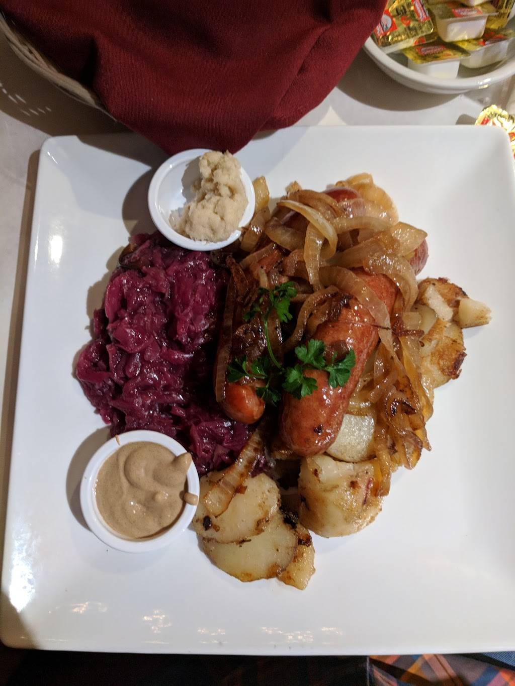 Edelweiss German American Cuisine | restaurant | 7650 W Irving Park Rd, Norridge, IL 60706, USA | 7084526040 OR +1 708-452-6040