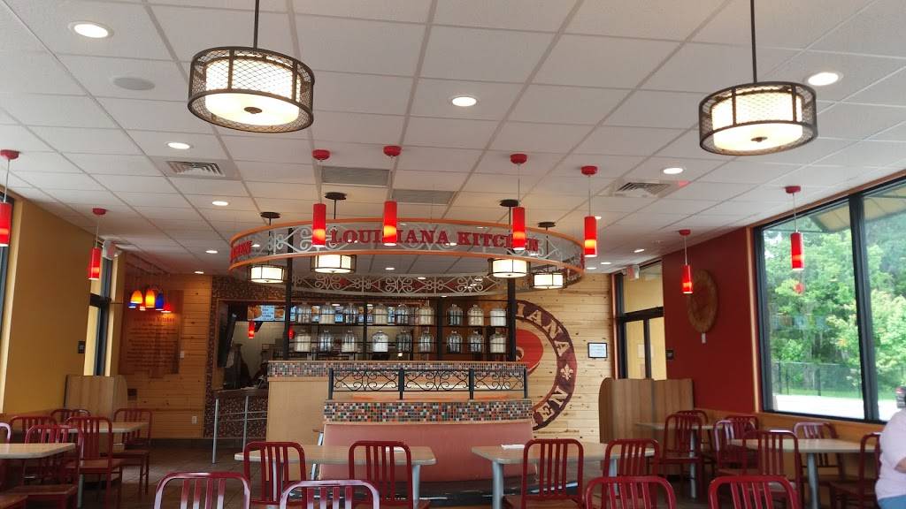 Popeyes Louisiana Kitchen | restaurant | 10786 US-441, Belleview, FL 34420, USA | 3214700200 OR +1 321-470-0200