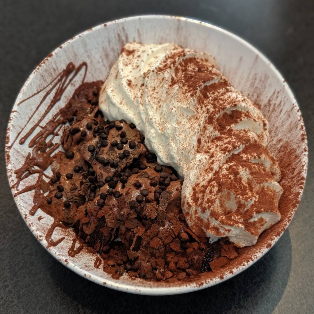 Chocolats Favoris | restaurant | 1437 Boulevard Michèle-Bohec, Blainville, QC J7C 0M4, Canada | 4509871363 OR +1 450-987-1363