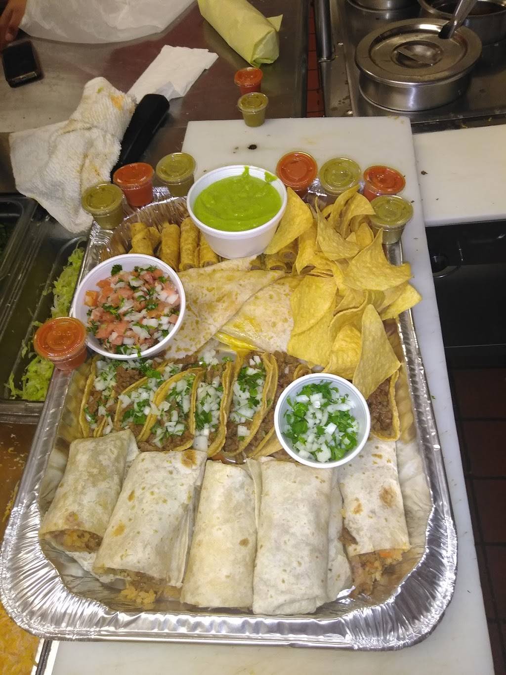 Arsenios Mexican Food | restaurant | 3422 N Cedar Ave, Fresno, CA 93726, USA | 5592439118 OR +1 559-243-9118