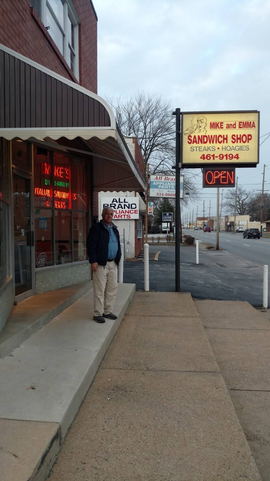 Mike & Emmas Sandwich Shop | restaurant | 601 MacDade Boulevard, Folsom, PA 19033, USA | 6104619194 OR +1 610-461-9194