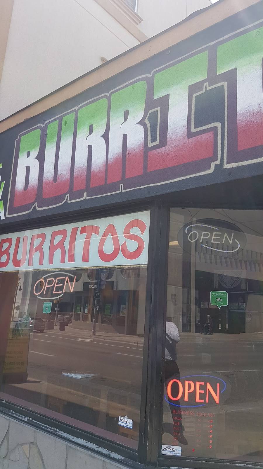 Viva Burritos | restaurant | 12 Centre St N, Oshawa, ON L1G 1A5, Canada | 9052408482 OR +1 905-240-8482