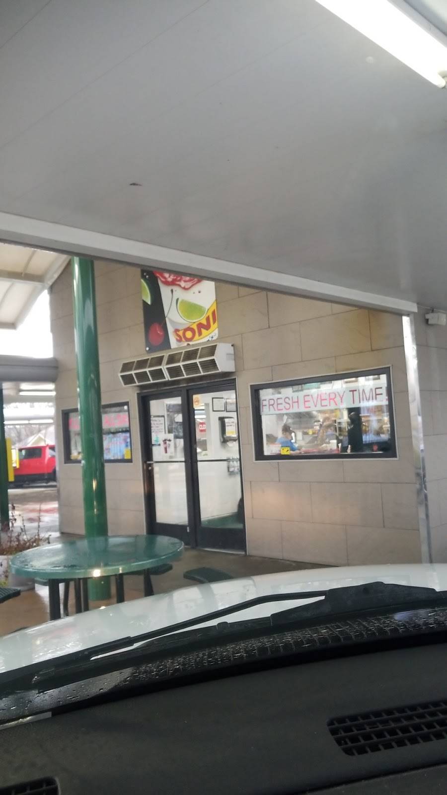 Sonic Drive-In | restaurant | 1918 North, Memorial Blvd, Murfreesboro, TN 37129, USA | 6159047988 OR +1 615-904-7988
