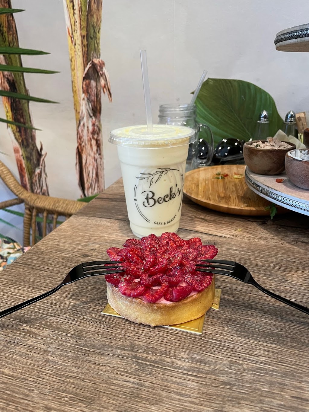 Becks Cafe and Bakery | restaurant | 16101 Ventura Blvd, Encino, CA 91436, USA | 8186164088 OR +1 818-616-4088