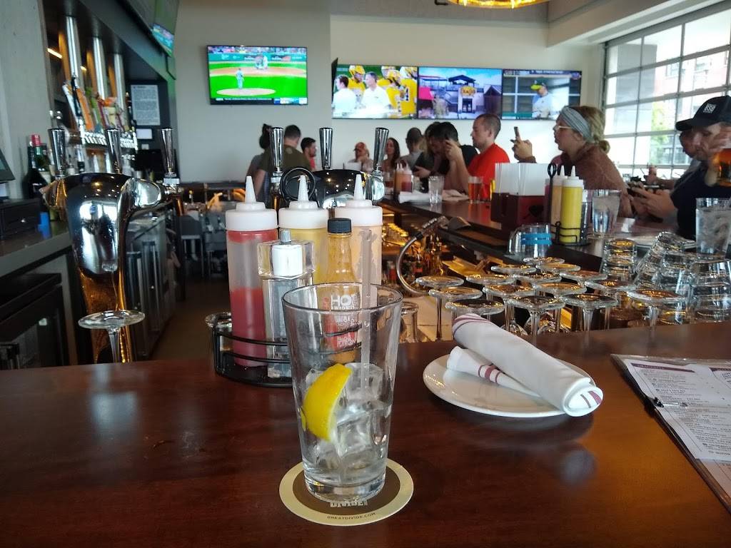 Tap & Burger Belleview Station | restaurant | 4910 S Newport St, Denver, CO 80237, USA | 7205831367 OR +1 720-583-1367