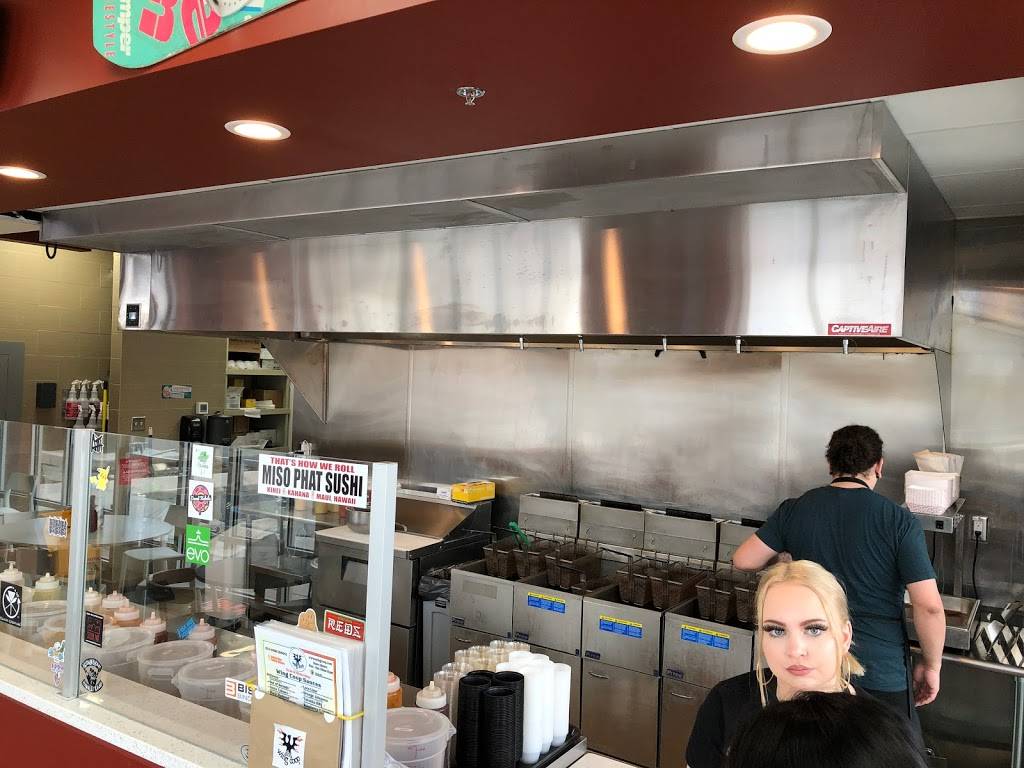 The Wing Coop | restaurant | 569 N 300 W, Salt Lake City, UT 84103, USA | 8012749464 OR +1 801-274-9464