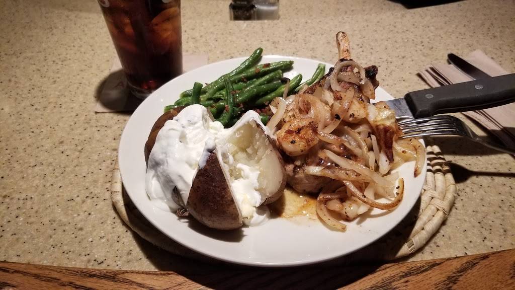 Applebees Grill + Bar | restaurant | 127 E Broad St, Falls Church, VA 22046, USA | 7035325380 OR +1 703-532-5380