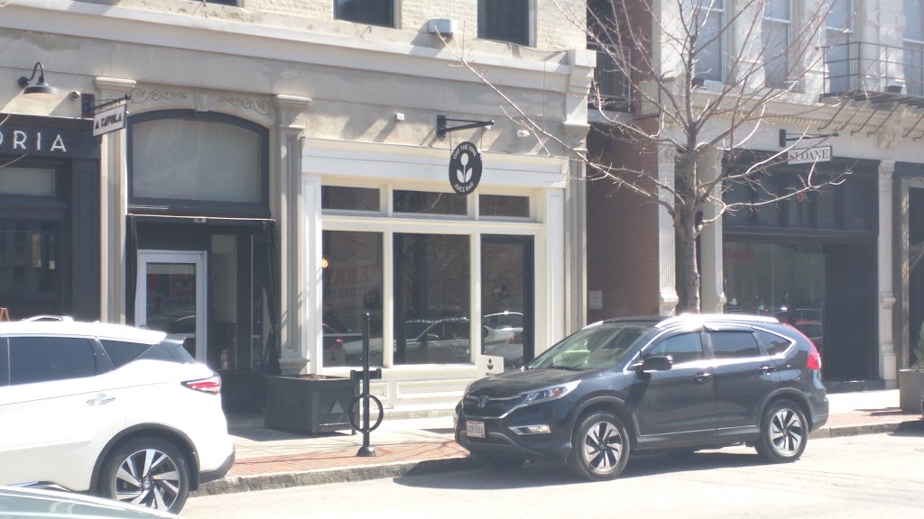 Off The Vine | restaurant | 109 E 12th St, Cincinnati, OH 45202, USA | 5133056020 OR +1 513-305-6020