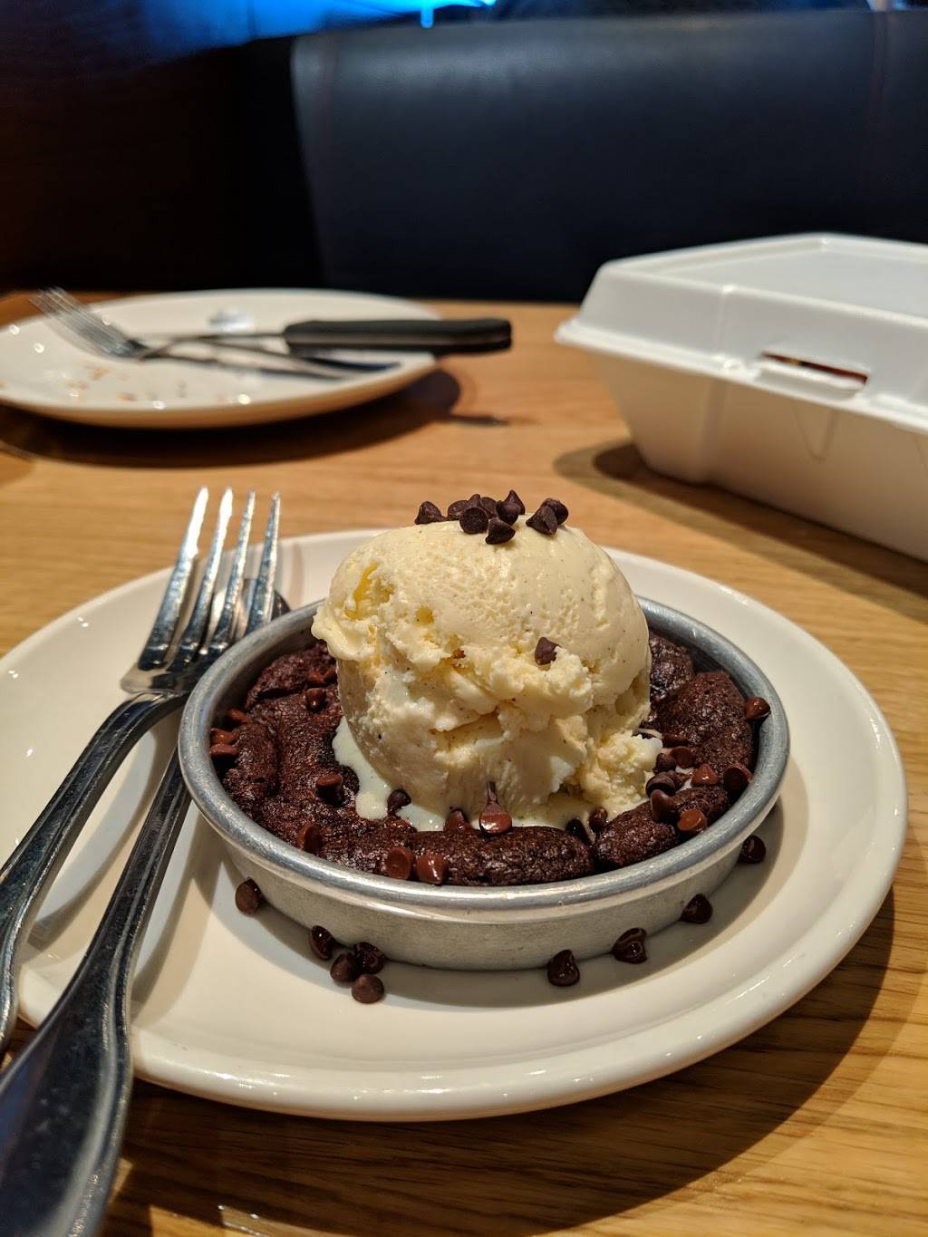 BJs Restaurant & Brewhouse | restaurant | 2730 E Bidwell St, Folsom, CA 95630, USA | 9164042000 OR +1 916-404-2000