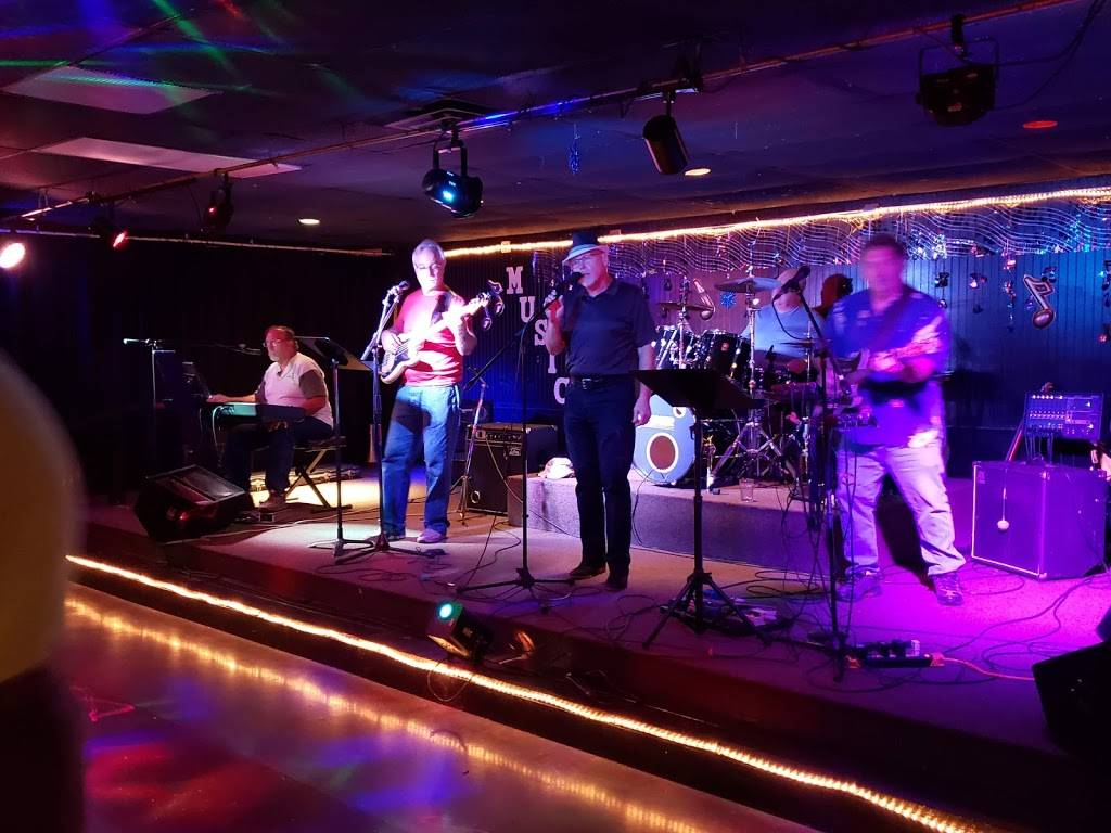 Orioles Nest Social Club | restaurant | 3010 S Main St, Middletown, OH 45044, USA | 5134246879 OR +1 513-424-6879