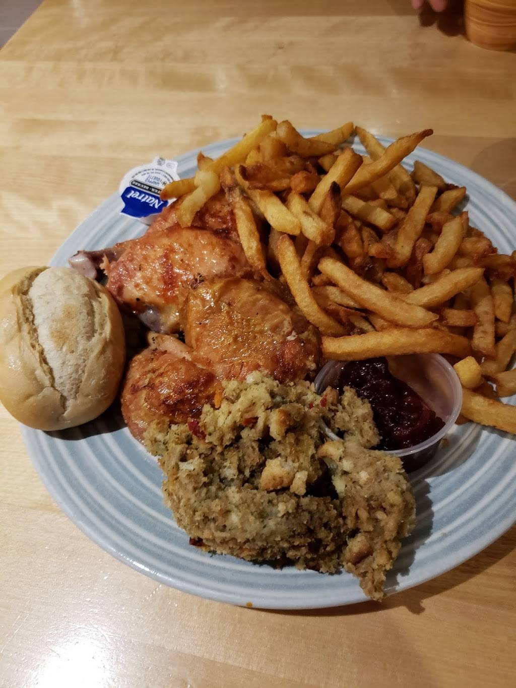 Swiss Chalet | restaurant | 2131 Lawrence Ave E, Scarborough, ON M1R 3A6, Canada | 4167593783 OR +1 416-759-3783