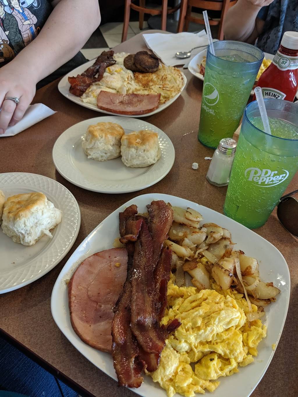 Meles Diner | restaurant | 6840 Logan Dr Suite A, Evansville, IN 47715, USA | 8124012313 OR +1 812-401-2313