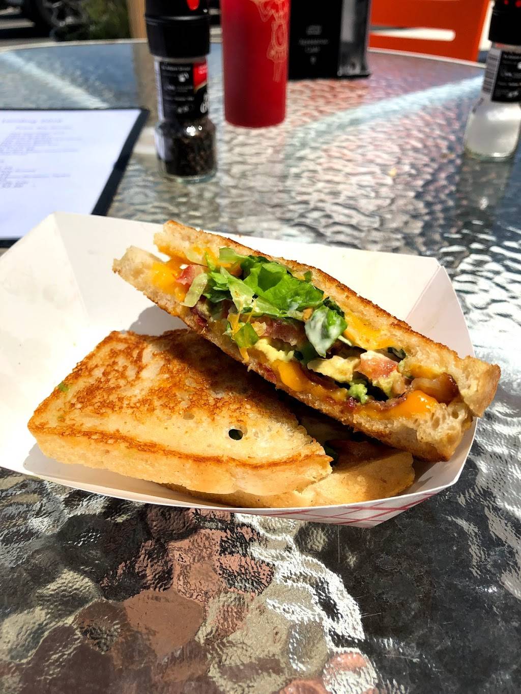 Lexies Landing | restaurant | 61 Beane Ln, Newington, NH 03805, USA | 6038154181 OR +1 603-815-4181