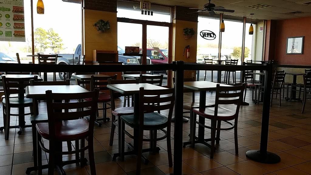 Subway | restaurant | 3647 S Mendenhall Rd, Memphis, TN 38115, USA | 9013654348 OR +1 901-365-4348