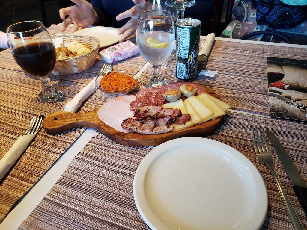 Three Brothers Restaurant | restaurant | 657 The Queensway, Etobicoke, ON M8Y 1K8, Canada | 4162538809 OR +1 416-253-8809