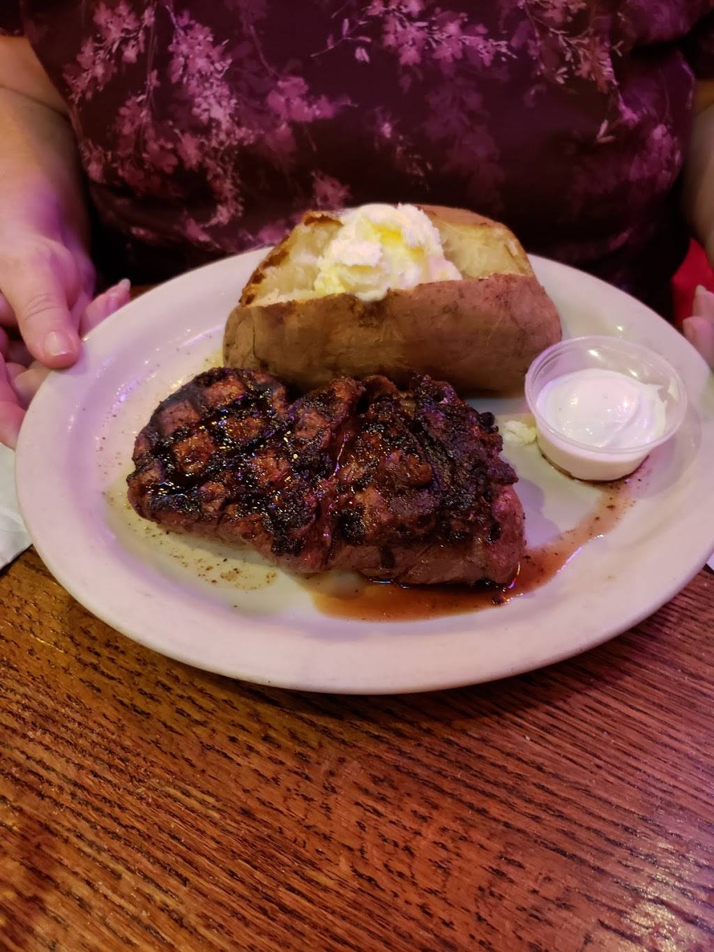 Tuckers Place South | restaurant | 3939 Union Rd, St. Louis, MO 63125, USA | 3148452584 OR +1 314-845-2584