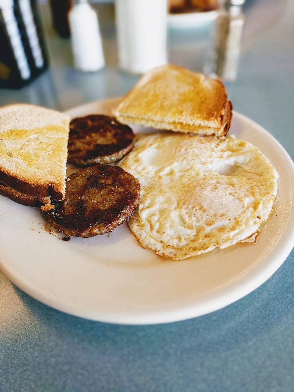 Bettys Restaurant | restaurant | 2539 US-131, Boyne Falls, MI 49713, USA | 2315492680 OR +1 231-549-2680