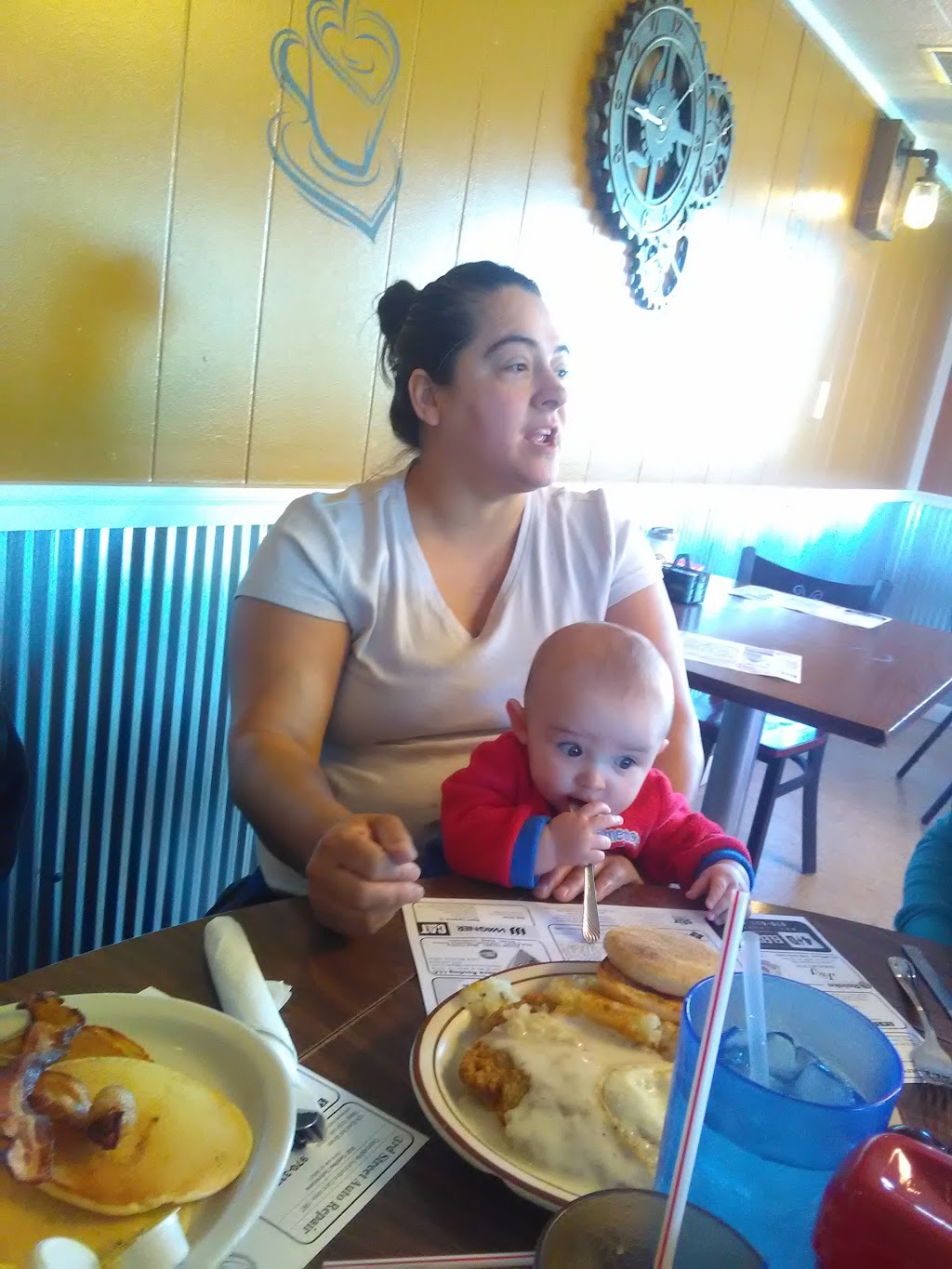 Riverside Cafe | cafe | 727 W 3rd St, Wray, CO 80758, USA | 9703323269 OR +1 970-332-3269