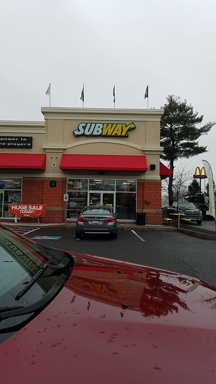 Subway | restaurant | 645 Memorial Dr Store# FS2, Marketplace, Chicopee, MA 01020, USA | 4135938820 OR +1 413-593-8820