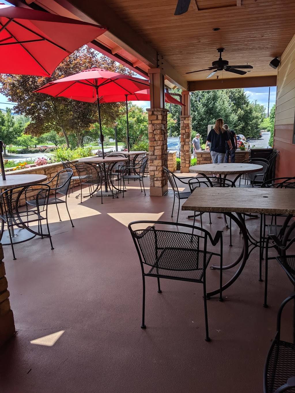 Outback Steakhouse | restaurant | 28 Windigrove Dr, Waynesboro, VA 22980, USA | 5409410087 OR +1 540-941-0087