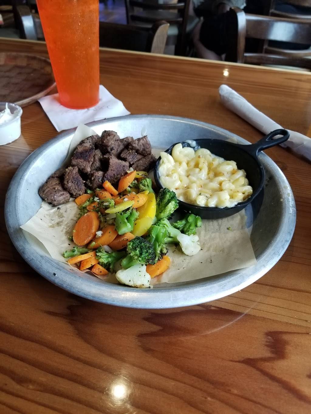 Hooters | restaurant | 941 E Highway 131, Jeffersonville, IN 47130, USA | 8122849464 OR +1 812-284-9464