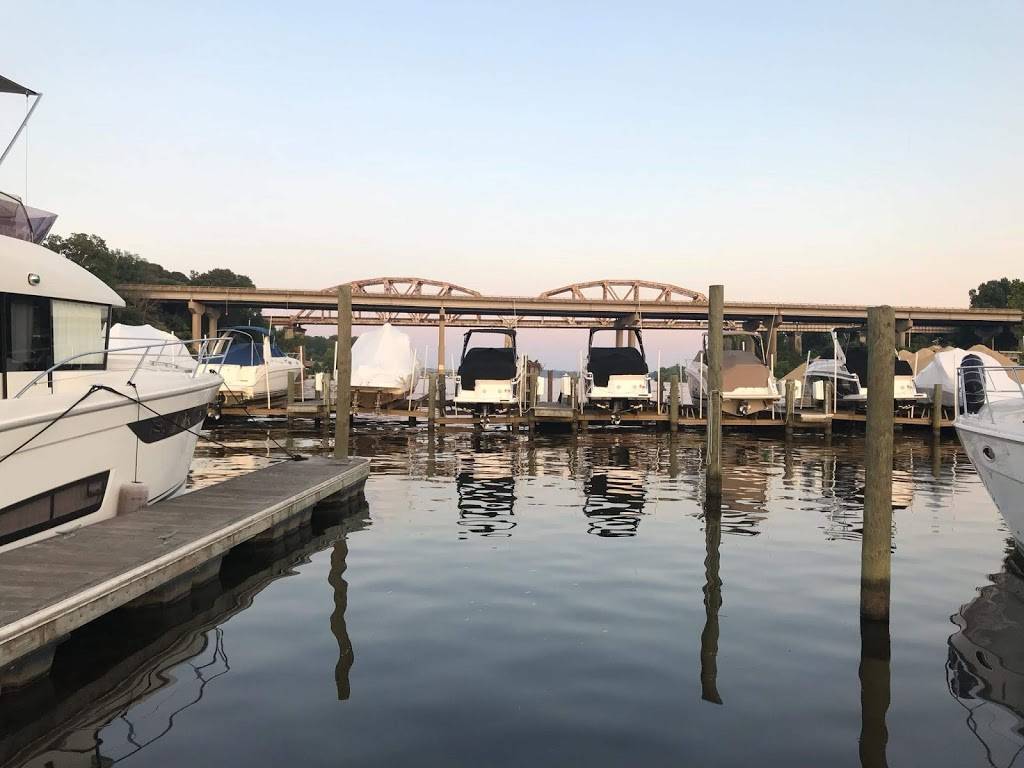 The Harbour Grille | restaurant | 13188 Marina Way, Woodbridge, VA 22191, USA | 7035480088 OR +1 703-548-0088