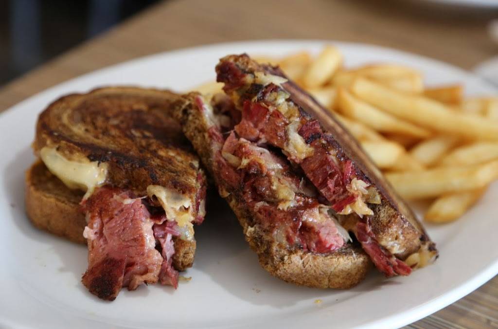 Riverfront Grille | restaurant | 4619 34th Street Court, Rock Island, IL 61201, USA | 3097885635 OR +1 309-788-5635