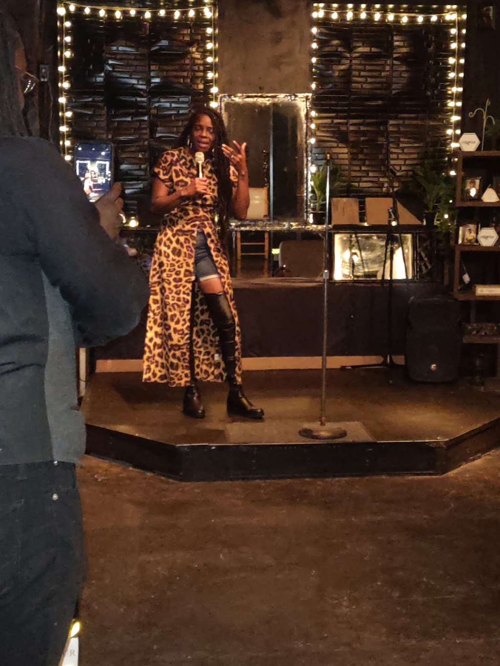 Sweet Royale Hotdogs & Poetry | restaurant | 2622 Detroit St, Portsmouth, VA 23707, USA | 7579772460 OR +1 757-977-2460