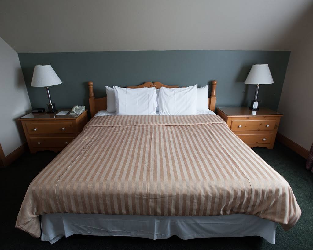 Hôtel Le Chantecler | restaurant | 1474 Chemin du Chantecler, Sainte-Adèle, QC J8B 1A2, Canada | 4502293555 OR +1 450-229-3555