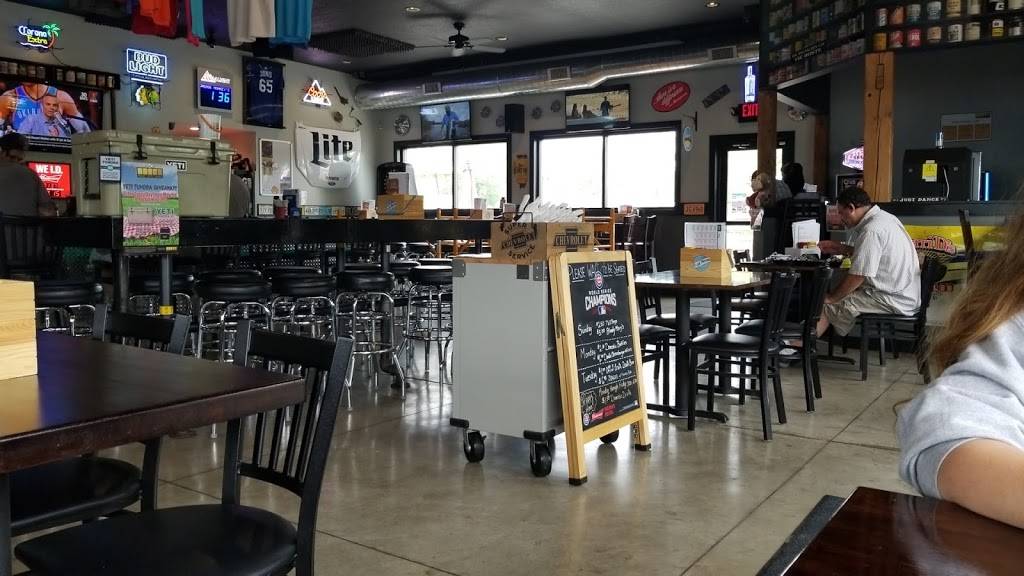 Grease Monkeys Sports Bar And Grill | restaurant | 709 1st St, Colona, IL 61241, USA | 3092811887 OR +1 309-281-1887