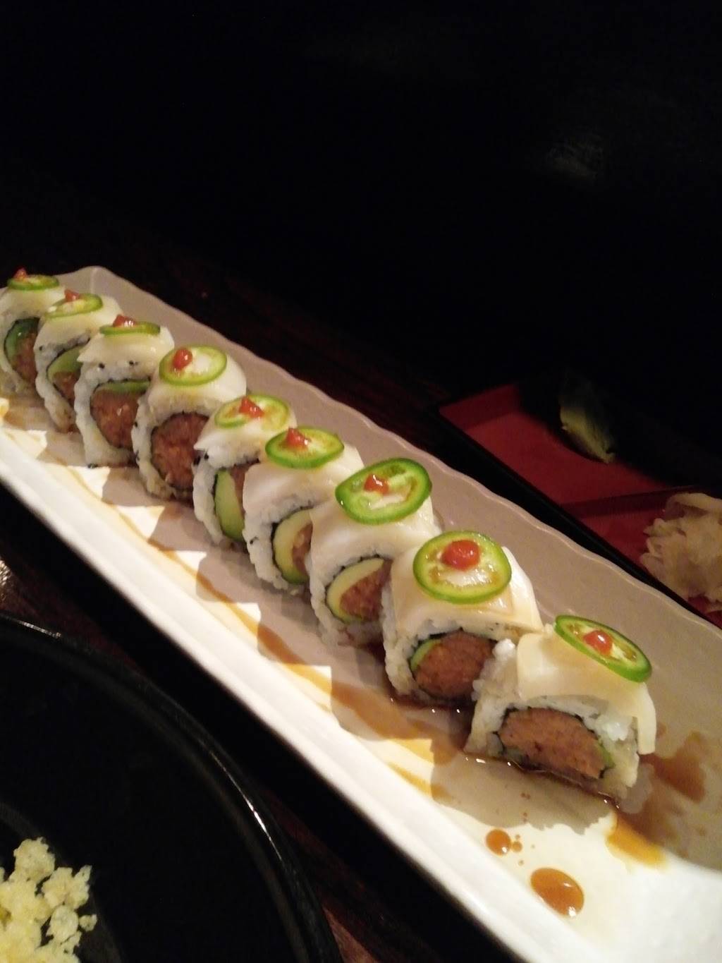 Sushi Domo | restaurant | 3330 Matlock Rd #106, Arlington, TX 76015, USA | 8175573135 OR +1 817-557-3135